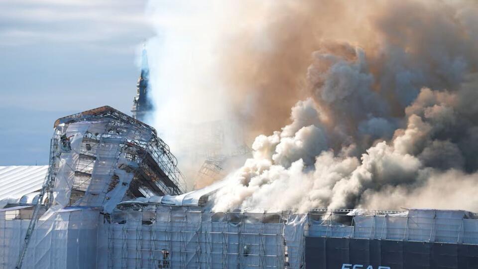 Fire+Ablaze%3A+Copenhagen+Stock+Exchange+Building
