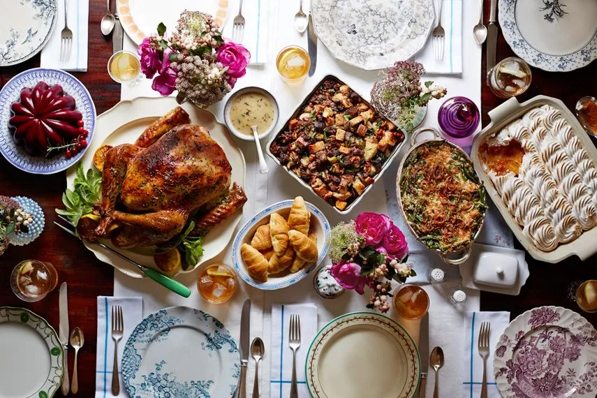 A festive Thanksgiving table with turkey, vegetables, and candles. Thanksgiving feast with turkey, colorful vegetables, and warm candles. Cozy Thanksgiving dinner setting. Thanksgiving turkey dinner.