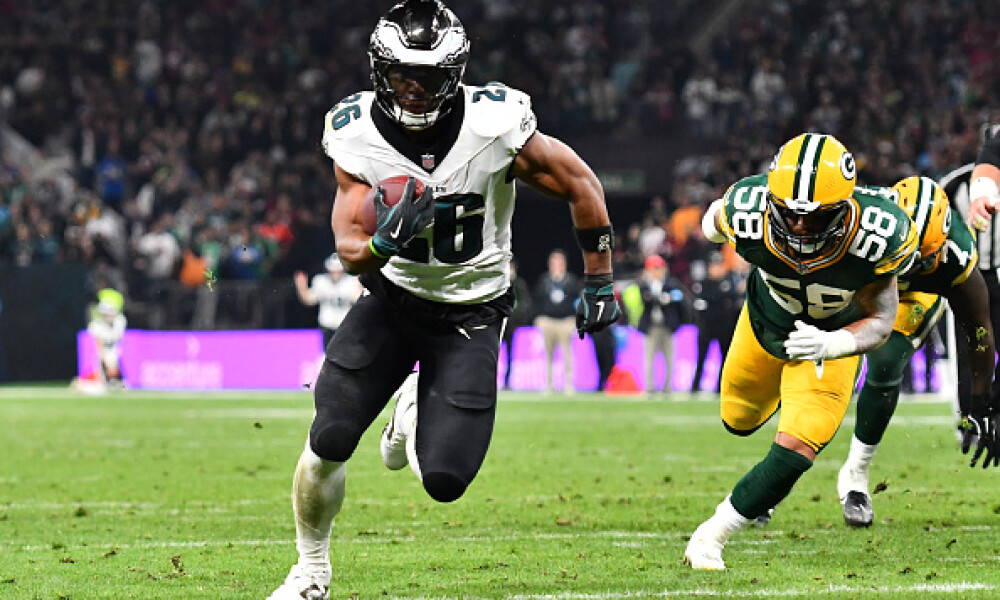 SÃO PAULO, BRAZIL - SEPTEMBER 6: Philadelphia Eagles running back Saquon Barkley (26) carries the ball during an NFL game between the Green Bay Packers and the Philadelphia Eagles on September 6, 2024, at Arena Corinthians in Sao Paulo, Brazil. (Photo by Leandro Bernardes/PxImages/Icon Sportswire via Getty Images)