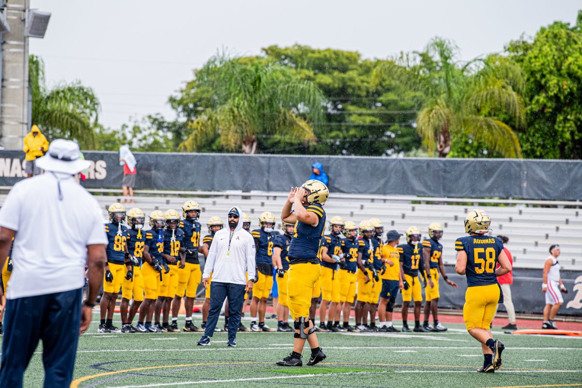 STA prepares to take on Mater Dei live on ESPN. 
PHOTO BY AQUINAS ATHLETICS