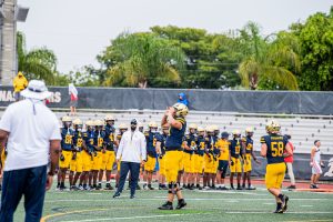 STA prepares to take on Mater Dei live on ESPN. 
PHOTO BY AQUINAS ATHLETICS